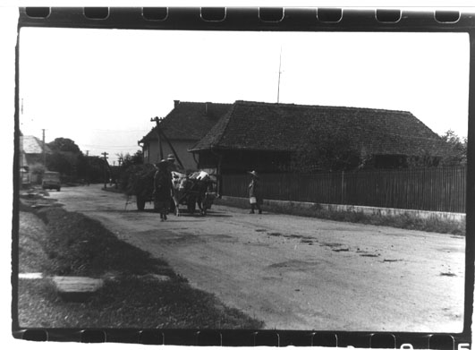 Szekér az utcán